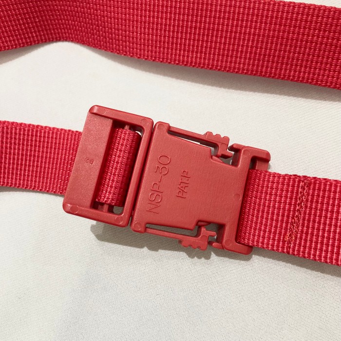 Red release buckle belt | Vintage.City 빈티지숍, 빈티지 코디 정보