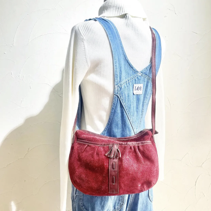 Burgundy suede shoulder bag | Vintage.City Vintage Shops, Vintage Fashion Trends