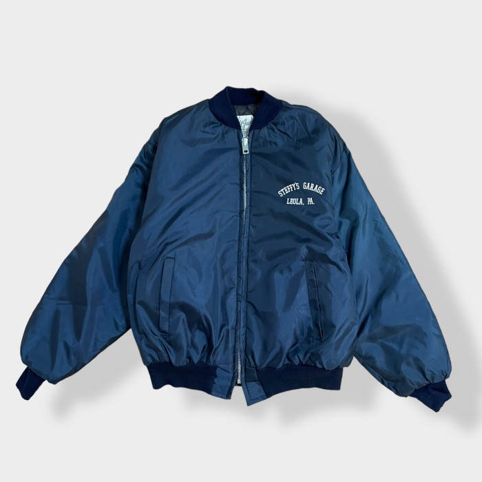 【flight jacket】企業系 企業ロゴ フライトジャケット ブルゾン ジャンパー フルジップ ジップアップ ワンポイント アーチロゴ ナイロンジャケット XL ビッグサイズ 中綿 キルティング US古着 | Vintage.City 古着屋、古着コーデ情報を発信