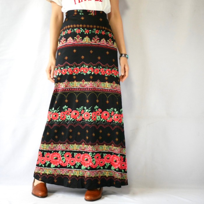 Euro vintage black floral maxi skirt | Vintage.City