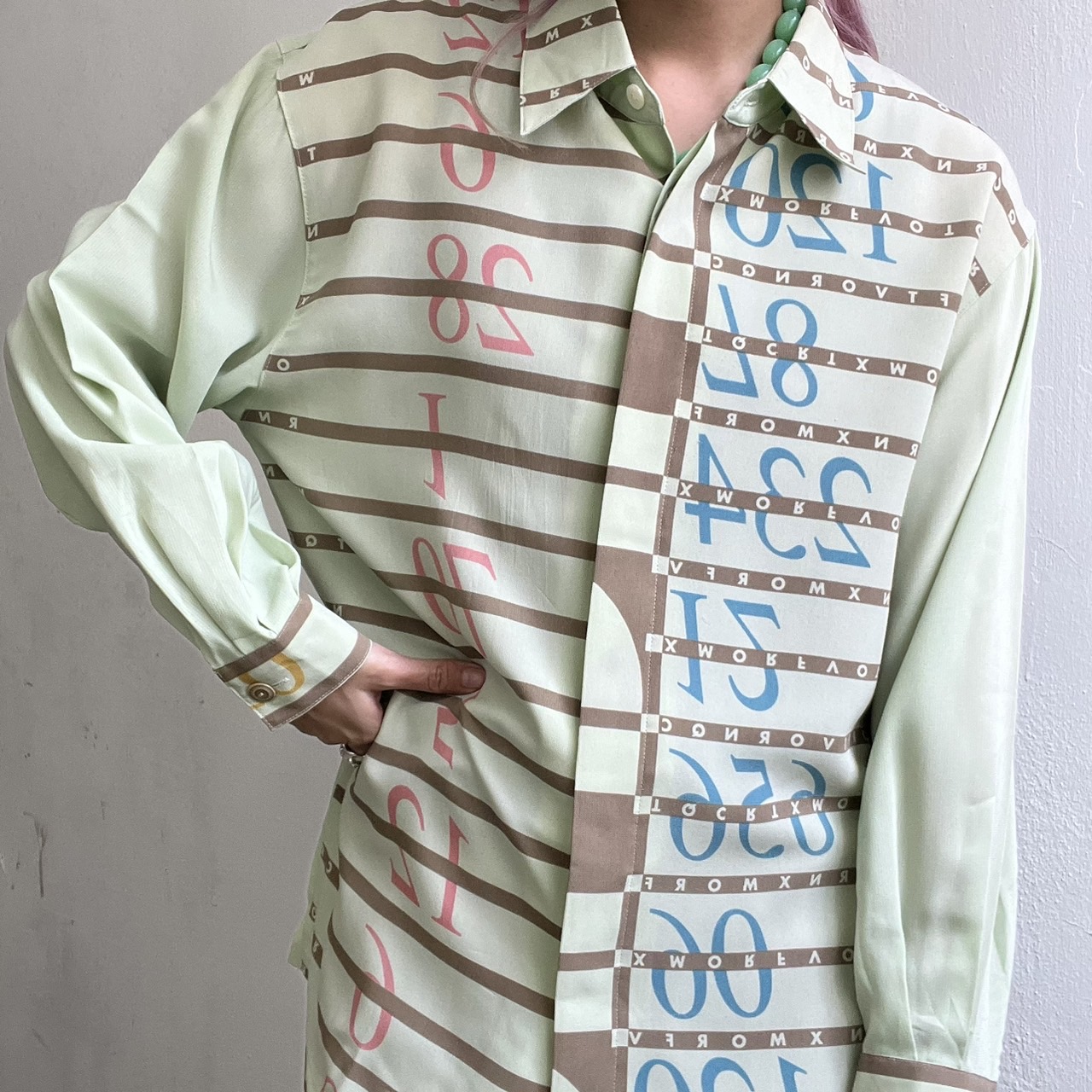 トップス90s ヴィンテージモノクロ刺繍デザインシャツ レトロ 柄シャツ
