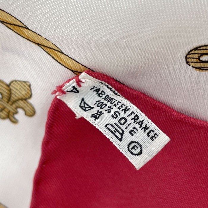 HERMES エルメス スカーフ カレ90 『VUE DU CARROSSE DE LA GALERE LA REALE(クイーンの戴冠式)』 シルク レッド ゴールド | Vintage.City Vintage Shops, Vintage Fashion Trends