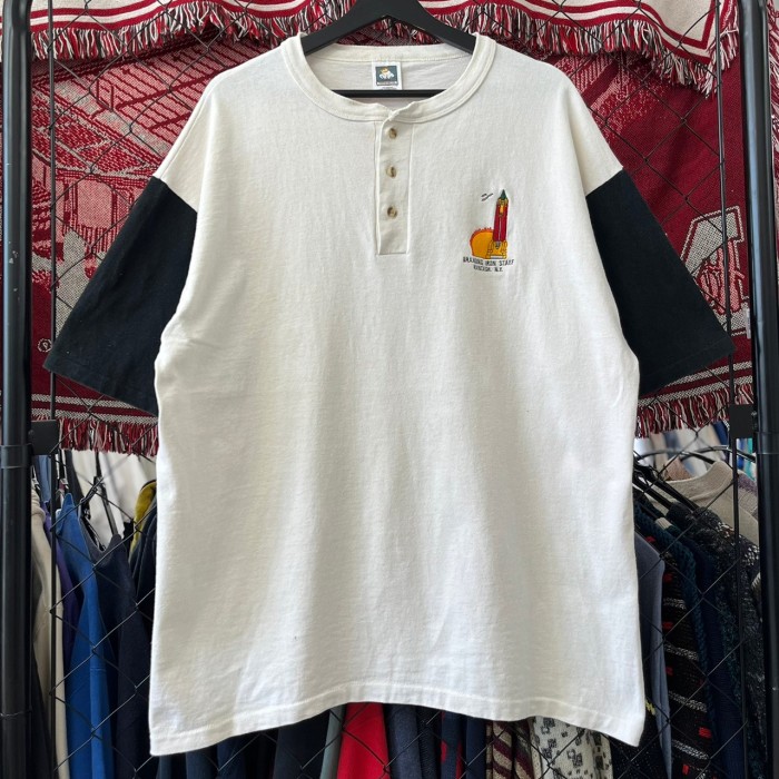 90s USA製 デザインTシャツ ワンポイント刺繍 ハーフボタン 切り返し袖