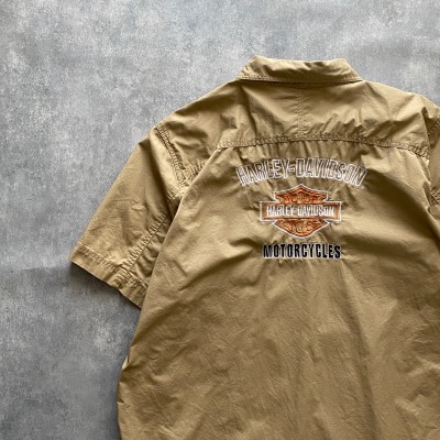 【XLサイズ】ハーレーダビッドソン　刺繍ワンポイント　バックロゴ　ベージュ　ワークシャツ | Vintage.City ヴィンテージ 古着
