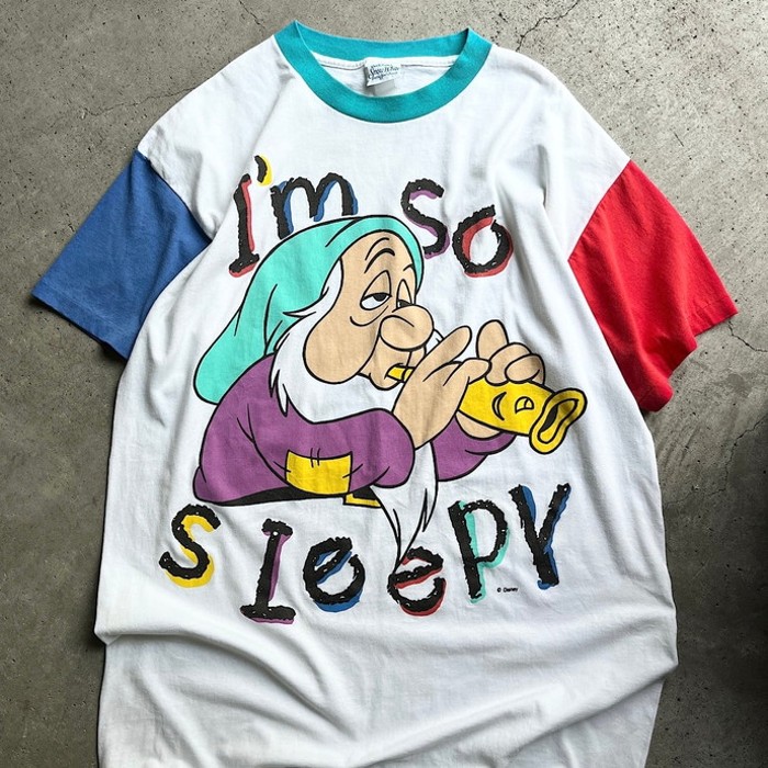 90年代 Disney SNOW WHITE 白雪姫 七人の小人 SLEEPY スリーピー ロング丈 クレイジーパターン キャラクタープリント  ビッグTシャツ メンズXL相当 レディース