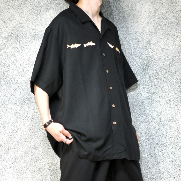 カラー黒色ブラック【サイズXL×配色◎】オープンカラーシャツ デザイン刺繍ブラック.