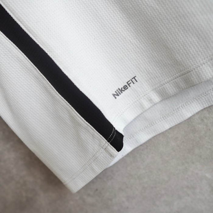 NIKE ナイキ　半袖ポロシャツ　ロゴ刺繍　ホワイト　Lサイズ | Vintage.City 古着屋、古着コーデ情報を発信