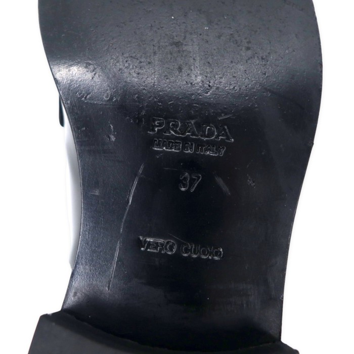 PRADA スクエアトゥー ローファー 23.5cm ブラック レザー ロゴプレート イタリア製 | Vintage.City 古着屋、古着コーデ情報を発信