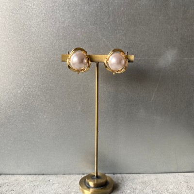 Vintage 80s retro cabochon pearl classical earring レトロ ヴィンテージ カボション パール クラシカル イヤリング | Vintage.City 古着屋、古着コーデ情報を発信