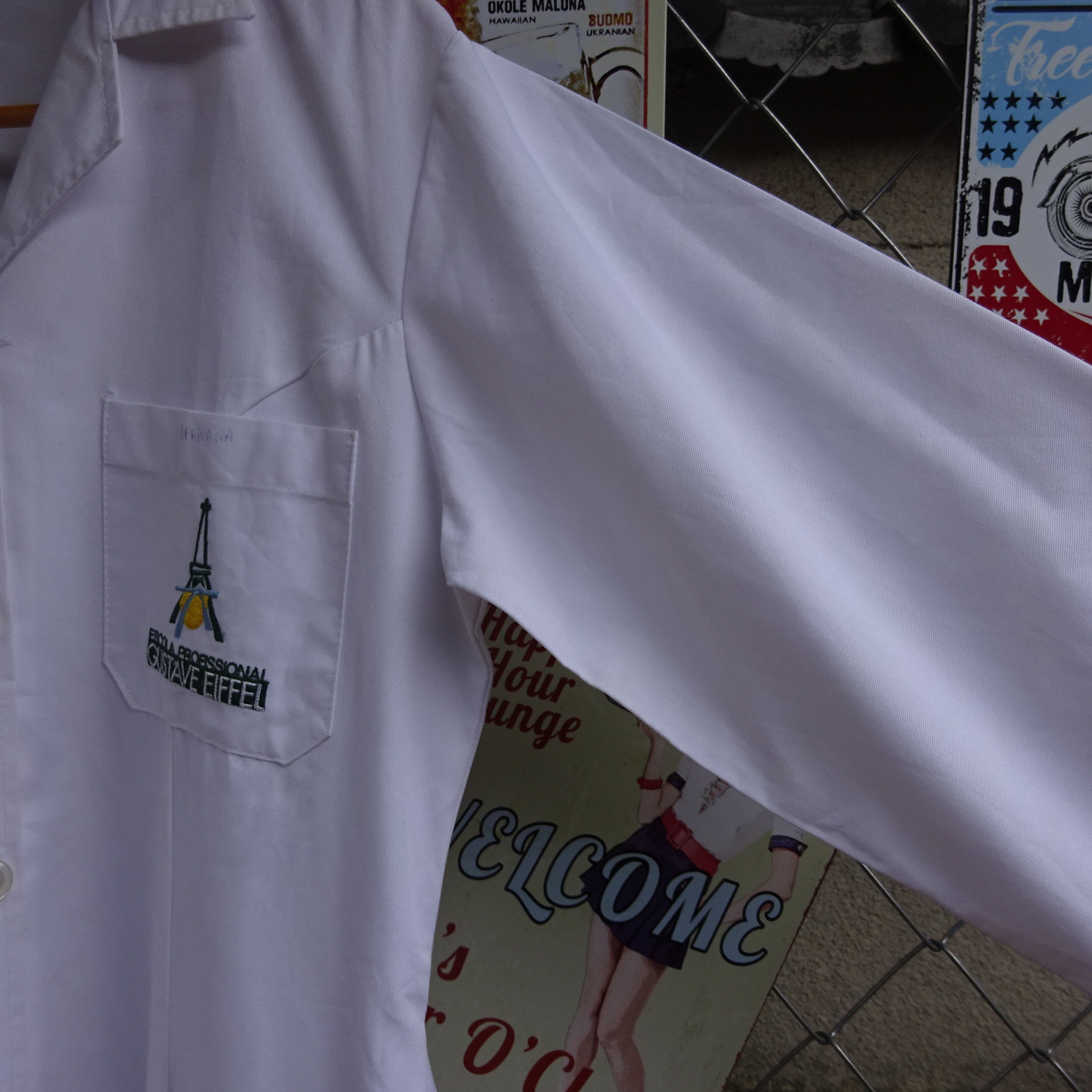 白衣 長袖シャツ M ホワイト 刺繍ロゴ 胸ポケット 腰ベルト ロング丈 