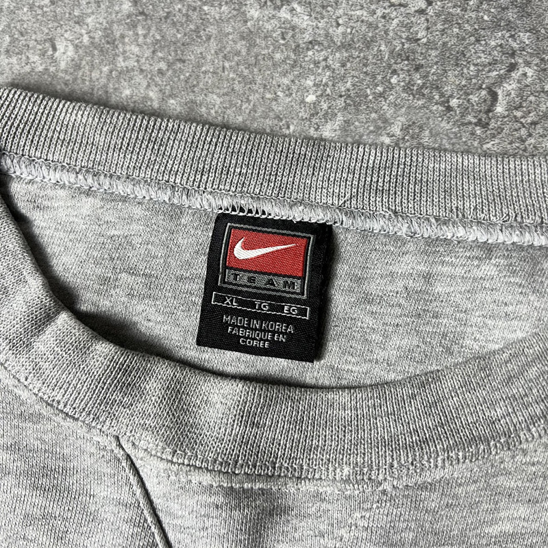 00s NIKE TEAM センター スウォッシュ カレッジ ロゴ プリント 前V