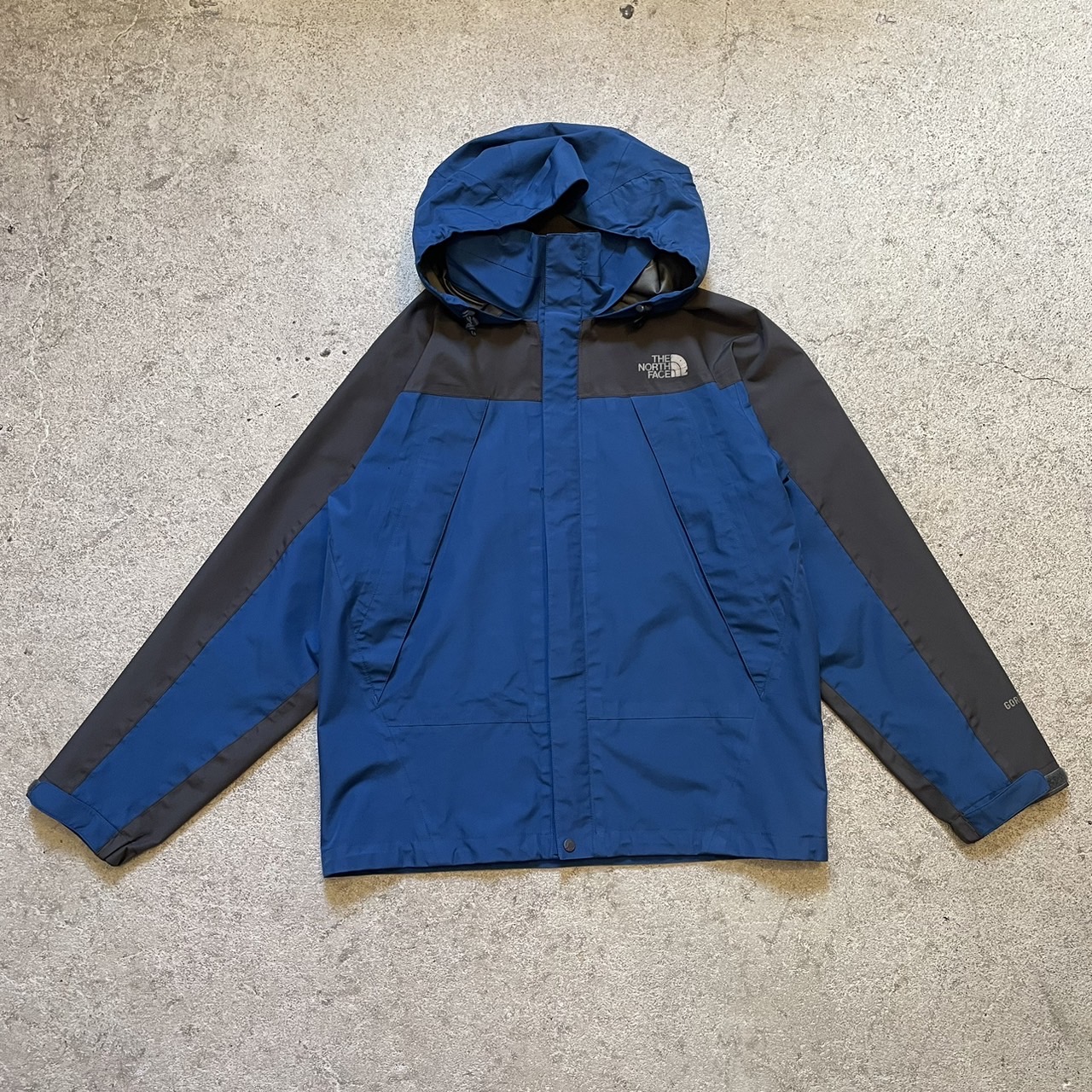 's THE NORTH FACE Mountain Light Jacket   Vintage.City