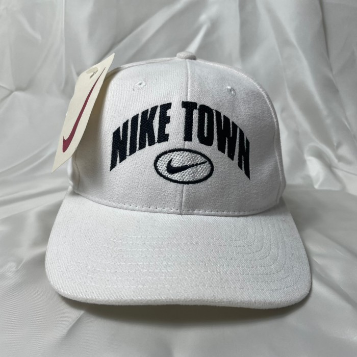 未使用タグ付き 90s NIKETOWN 白タグ 刺繍ロゴ 6パネル ベースボール