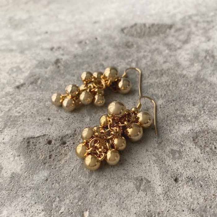 Vintage 00s retro metal beads gold nuts pierces レトロ ヴィンテージ アクセサリーメタルビーズ ゴールド 木の実 ピアス | Vintage.City 빈티지숍, 빈티지 코디 정보