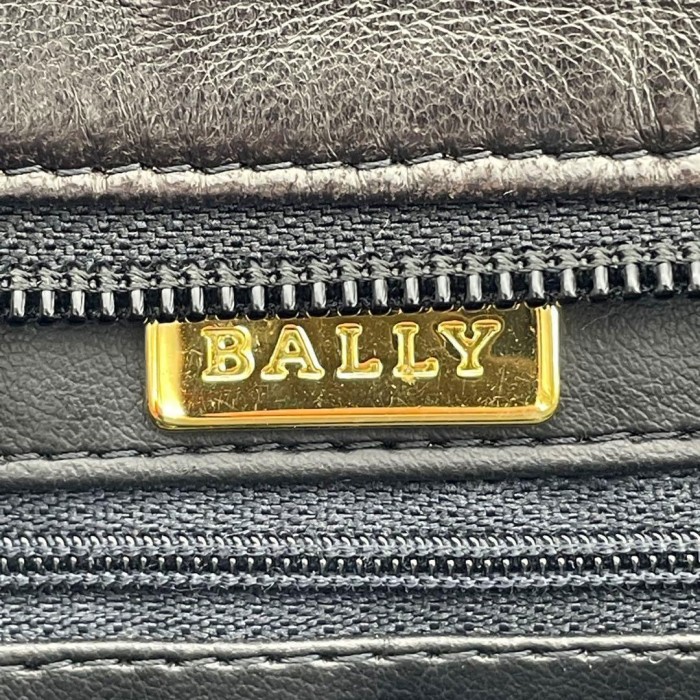 BALLY バリー チェーンショルダー バッグ タッセル付き キルティングレザー ブラック ゴールド金具 | Vintage.City 빈티지숍, 빈티지 코디 정보