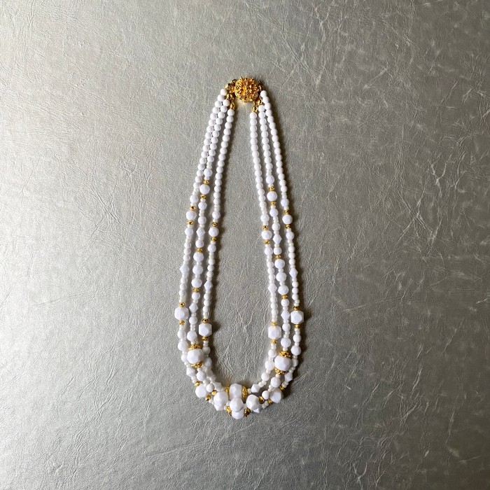 Used retro white×gold beads classical necklace レトロ ヴィンテージ アクセサリー ホワイト×ゴールド ビーズ クラシカル 3連 ネックレス | Vintage.City Vintage Shops, Vintage Fashion Trends