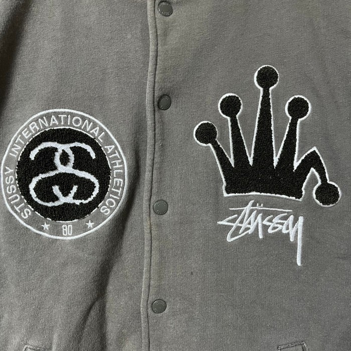 stussy ステューシー スタジャン L 刺繍ロゴ パイルロゴ バックロゴ | Vintage.City 古着屋、古着コーデ情報を発信