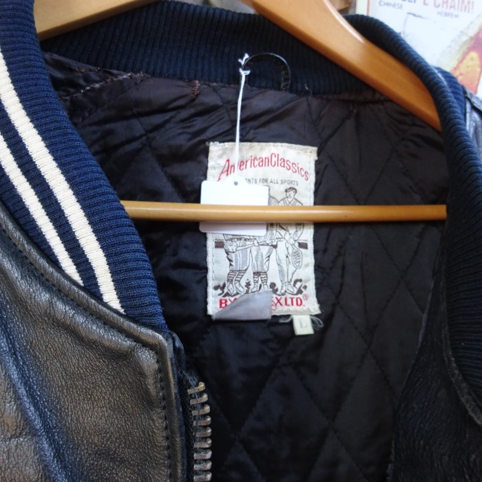 アヴィレックス レザージャケット L ブラック ワッペンロゴ ノーカラー レッド 9078 | Vintage.City Vintage Shops, Vintage Fashion Trends