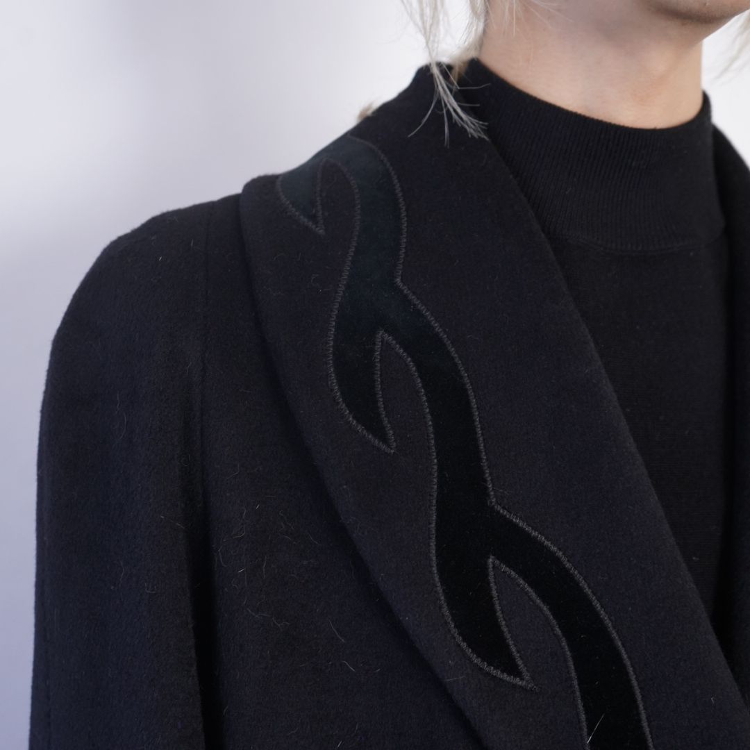 black × black tribal motif chester long coat ロングコート