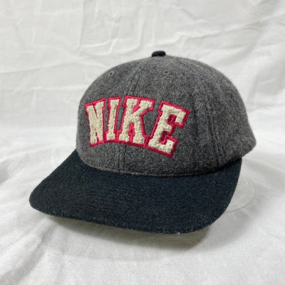 最初の NIKE 小文字 ナイキ 90s キャップ 帽子 ロゴ刺繍 白タグ 紺 白 