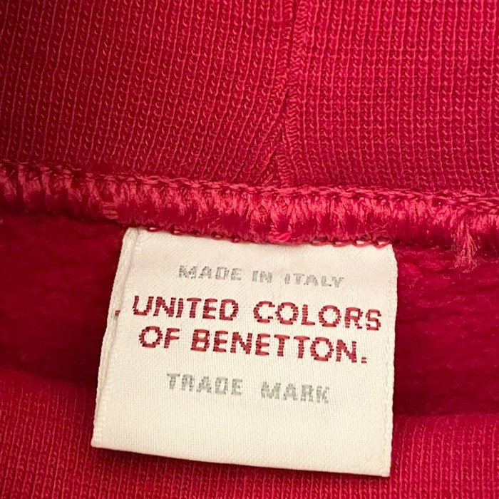 MADE IN ITALY製 UNITED COLORS OF BENETTON タートルネックスウェットトレーナー レッド XSサイズ | Vintage.City 古着屋、古着コーデ情報を発信