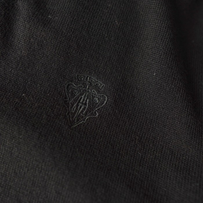 GUCCI  グッチ　ニット　セーター　天秤ロゴ刺繍　Vネック　イタリア製　Mサイズ | Vintage.City 古着屋、古着コーデ情報を発信