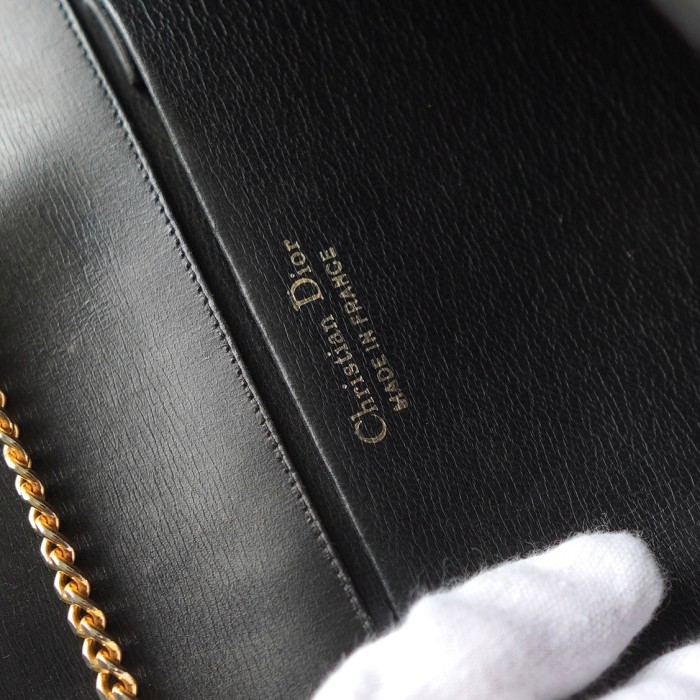 OLD Christian Dior  クリスチャンディオール　ショルダーバッグ　ヴィンテージ　CDロゴ刻印入り金具　フランス製　レザー | Vintage.City 古着屋、古着コーデ情報を発信