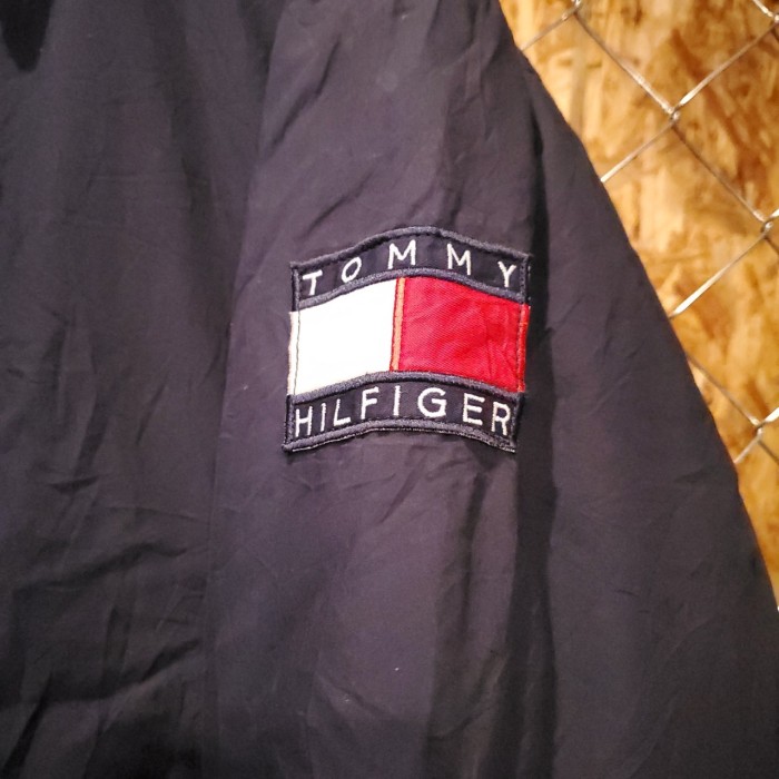 TOMMY HILFIGER トミーヒルフィガー　90s ヴィンテージ　刺繍ロゴ　ダウンジャケット　ナイロンジャケット　マウンテンジャケット　ストリート　アウトドア　ユニセックス　古着 | Vintage.City 古着屋、古着コーデ情報を発信