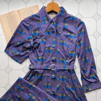 emblem pattern dog-ear collar dress〈レトロ古着 エンブレム柄 ドッグイヤーカラー ワンピース 紫 70年代〉 | Vintage.City Vintage Shops, Vintage Fashion Trends