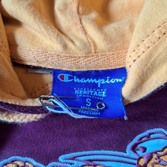 Champion カレッジ刺繍パーカー used [302034] | Vintage.City 古着屋、古着コーデ情報を発信