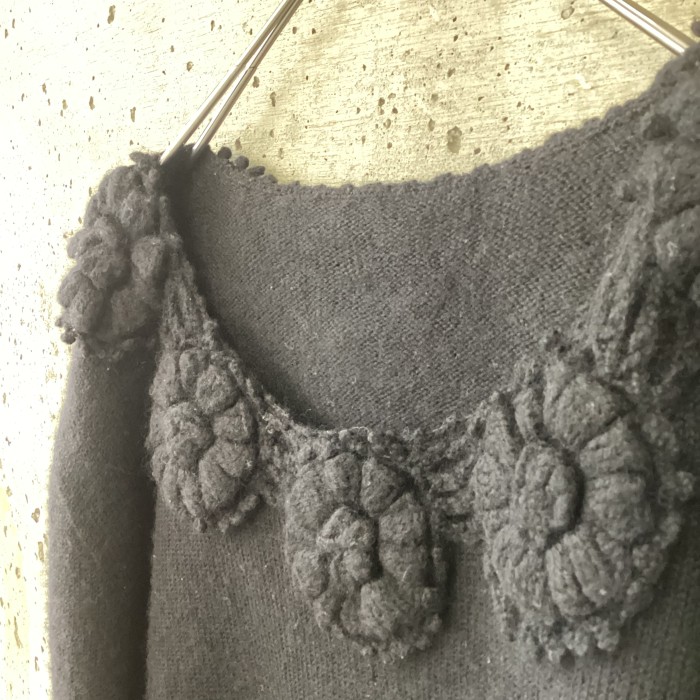 Black knit with floral motif | Vintage.City 빈티지숍, 빈티지 코디 정보