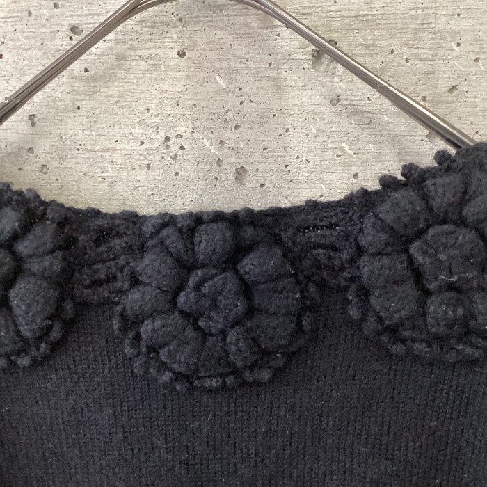 Black knit with floral motif | Vintage.City Vintage Shops, Vintage Fashion Trends