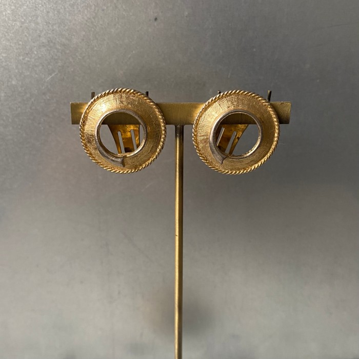 Vintage 70〜80s USA gold circle textured earring レトロ アメリカ ヴィンテージ アクセサリー ゴールド サークル テクスチャー イヤリング | Vintage.City 빈티지숍, 빈티지 코디 정보
