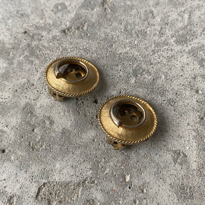 Vintage 70〜80s USA gold circle textured earring レトロ アメリカ ヴィンテージ アクセサリー ゴールド サークル テクスチャー イヤリング | Vintage.City Vintage Shops, Vintage Fashion Trends