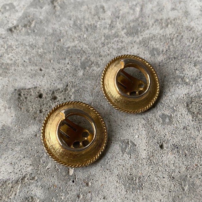 Vintage 70〜80s USA gold circle textured earring レトロ アメリカ ヴィンテージ アクセサリー ゴールド サークル テクスチャー イヤリング | Vintage.City Vintage Shops, Vintage Fashion Trends