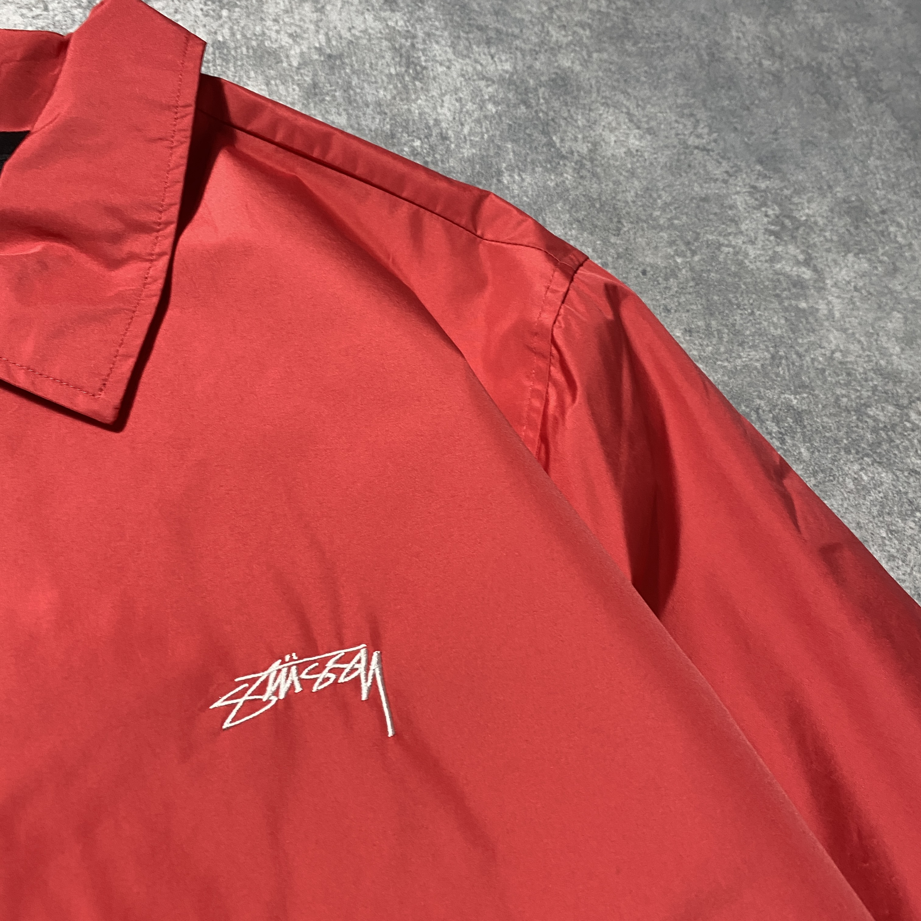 stussy ステューシー 刺繍ワンポイント バックプリント レッド