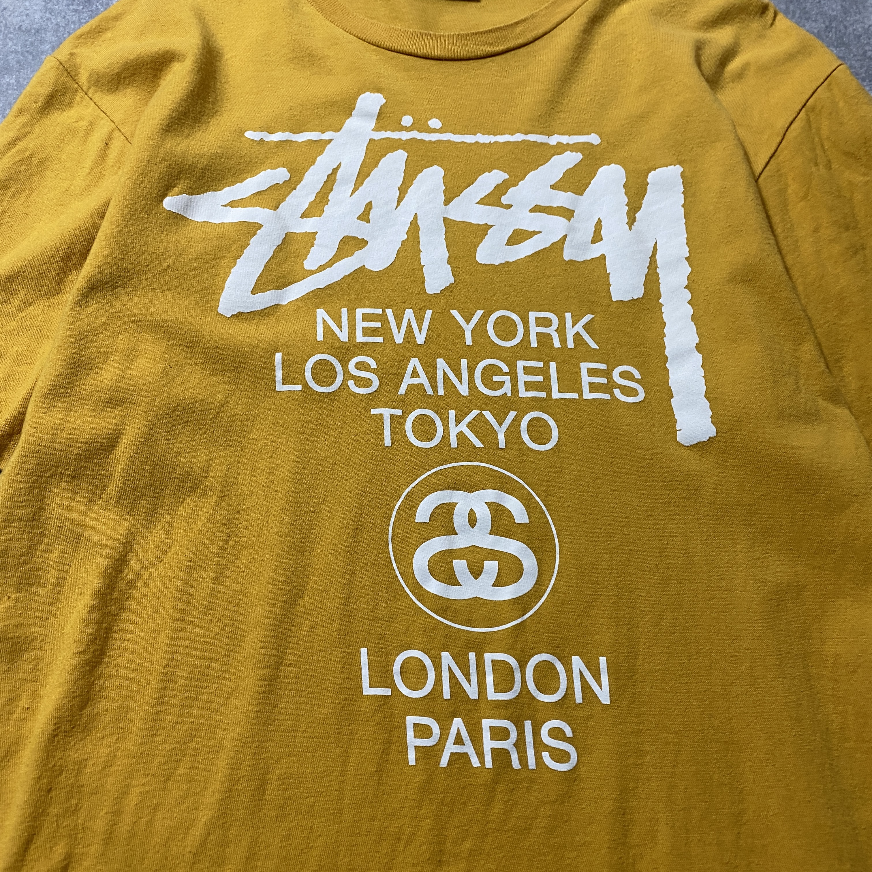 stussy ステューシー ワールドツアー 両面プリント マスタード