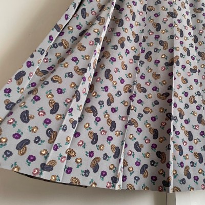 rose & paisley pleated skirt 〈レトロ古着 薔薇&ペイズリー柄 プリーツスカート〉 | Vintage.City 古着屋、古着コーデ情報を発信