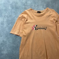 stussy　ステューシー　スター×イニシャル　プリントロゴ　くすみオレンジ　Tシャツ | Vintage.City 古着屋、古着コーデ情報を発信