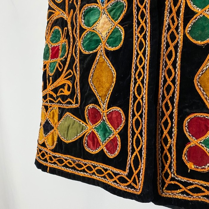 60's〜70's アフガニスタン ベルベット 民族 黒 マルチカラー ベスト M相当 | Vintage.City 古着屋、古着コーデ情報を発信