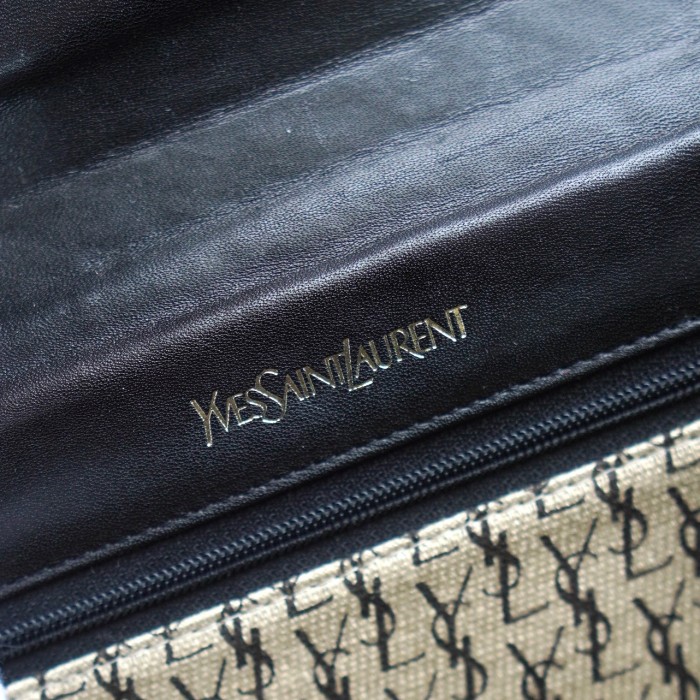 Yves Saint Laurent / イヴ・サンローラン ショルダーバッグ ヴィンテージ / エンボス加工カサンドラロゴ | Vintage.City 빈티지숍, 빈티지 코디 정보