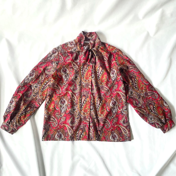 Burgundy red paisley pattern ribbon tie blouse ペイズリー柄リボンタイブラウス | Vintage.City Vintage Shops, Vintage Fashion Trends