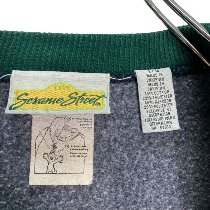 90s Sesame Street 'THAT TICKLES ELMO' sweatshirt | Vintage.City 빈티지숍, 빈티지 코디 정보