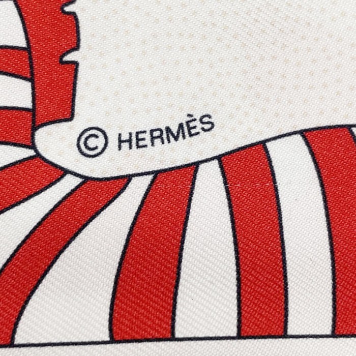 HERMES エルメス スカーフ ツイリー 『エルメス ファクトリースーツ』 シルク ルージュ ホワイト ブルー 2023SS | Vintage.City 古着屋、古着コーデ情報を発信