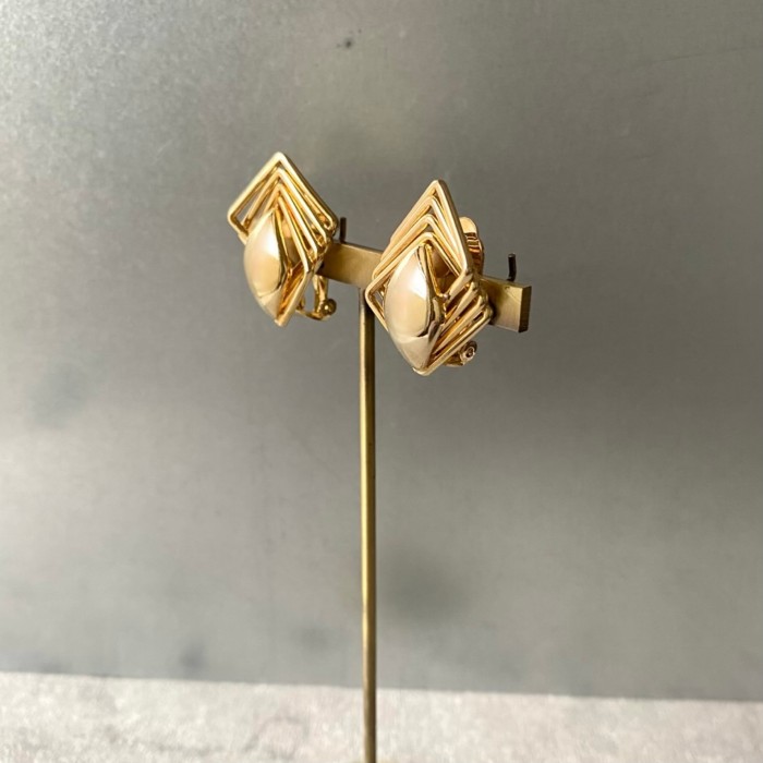 Vintage 70〜80s retro mode square geometric design gold earring レトロ ヴィンテージ アクセサリー モード スクエア 幾何学 デザイン ゴールド イヤリング | Vintage.City 빈티지숍, 빈티지 코디 정보