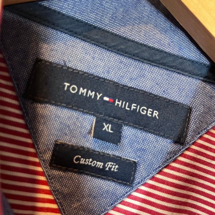 TOMMY HILFIGER/ストライプ/ロゴ刺繍/オックスフォードシャツ/コットン/レッド/トミーヒルフィガー/ボタンダウン/shirt | Vintage.City 古着屋、古着コーデ情報を発信