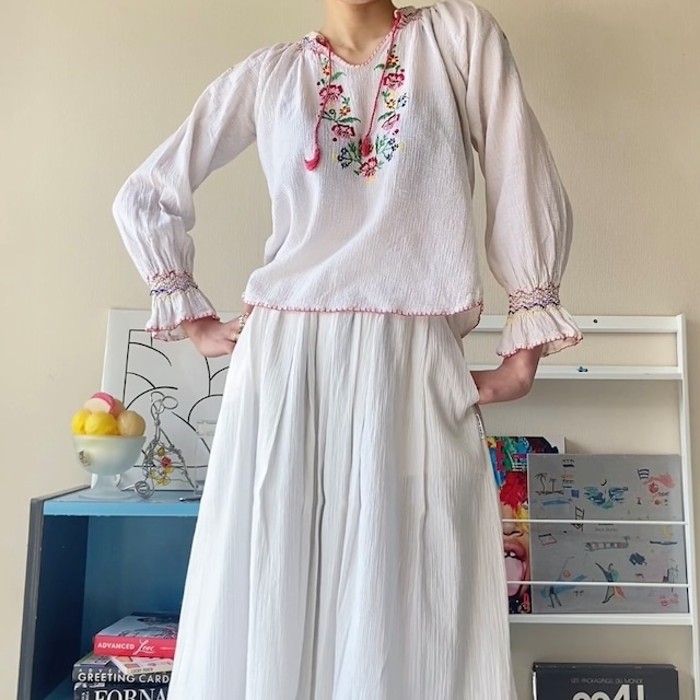 white flower embroidery blouse | Vintage.City 古着屋、古着コーデ情報を発信