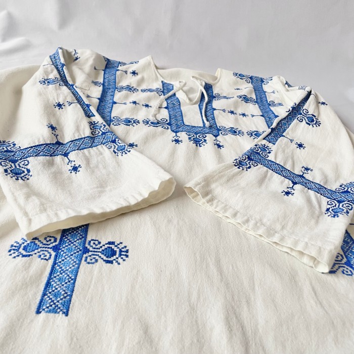 Ivory blue embroidered tunic blouse ブルー刺繍プルオーバーブラウス | Vintage.City 빈티지숍, 빈티지 코디 정보