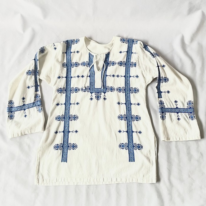 Ivory blue embroidered tunic blouse ブルー刺繍プルオーバーブラウス | Vintage.City Vintage Shops, Vintage Fashion Trends