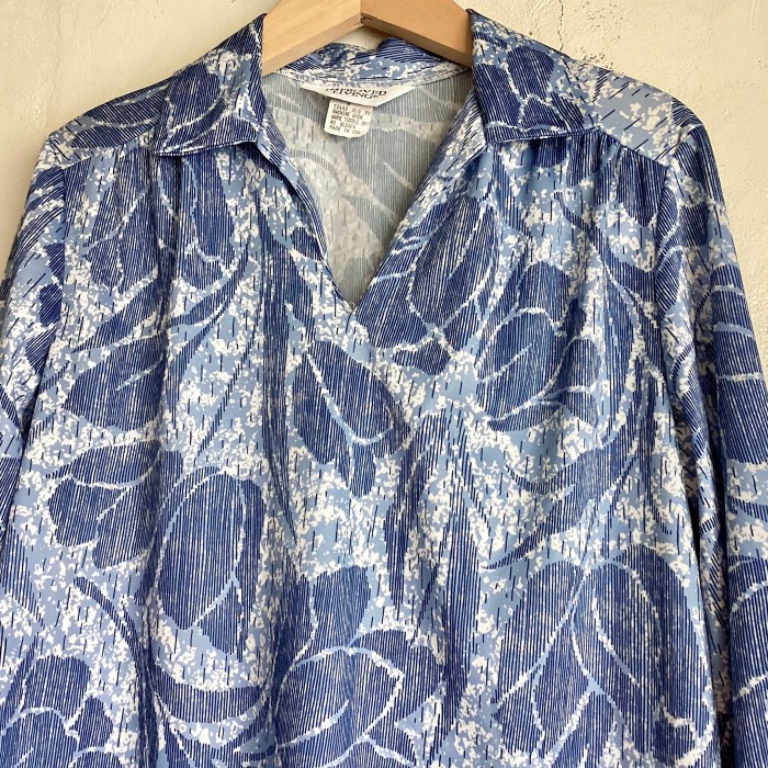 USA製　レトロなVネックレスシャツ | Vintage.City 古着屋、古着コーデ情報を発信